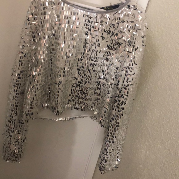 Other - Long sleeve shiny crop top